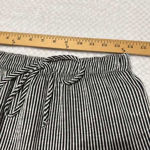 Caution to the Wind Black & White Striped Ruffled Mini Stretch Waist Size Large - Picture 6 of 8